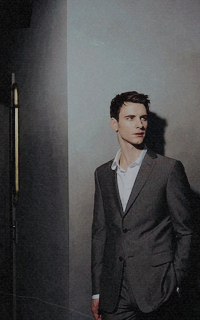 Harry Lloyd  GTeWh1Qu_o