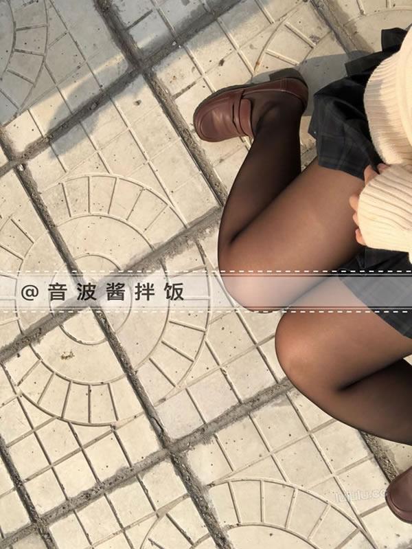 微博萝莉美女音波酱拌饭黑丝楼道无圣光人体写真(9)