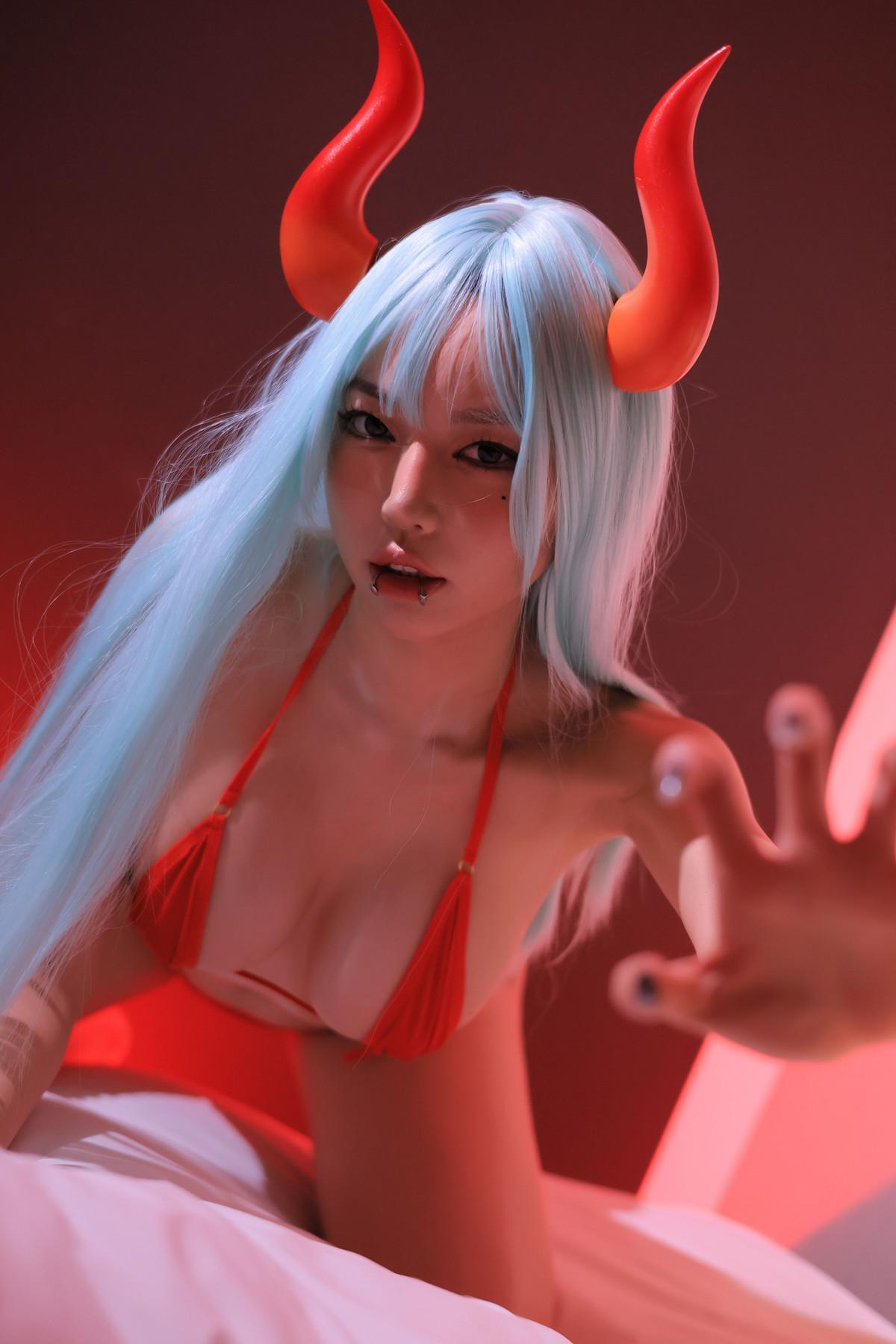 Dongeuran 동그란, PhotoBook 「Red Succubus」 Set.03(23)