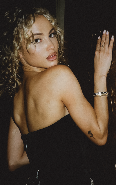 Rose Bertram 1aASsJzI_o