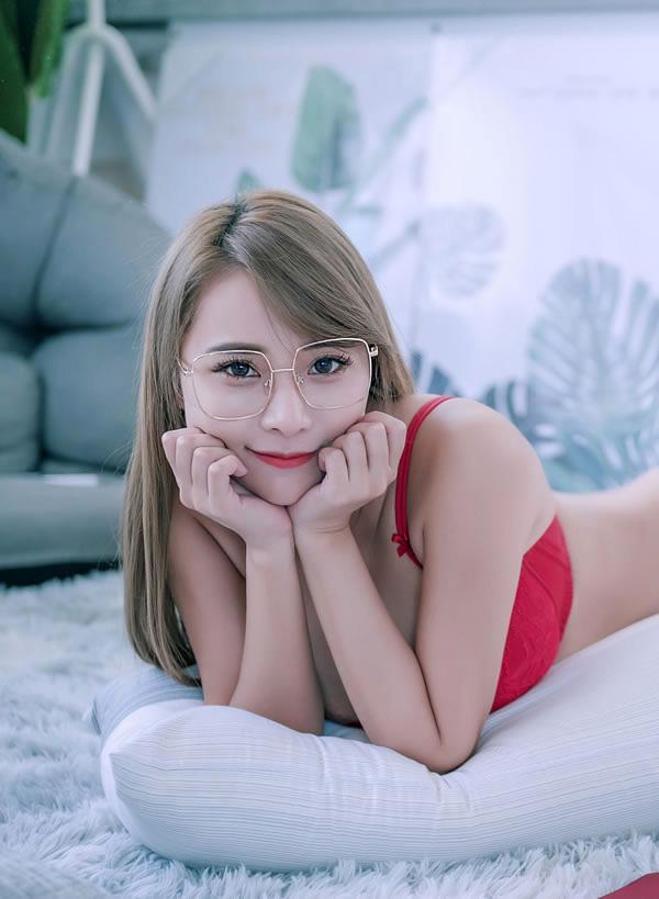极品美巨乳乐乐之资深私人秘书管家(19)