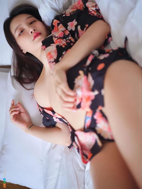 气质女生Leesnoww黑底碎花睡衣无圣光图集(25)