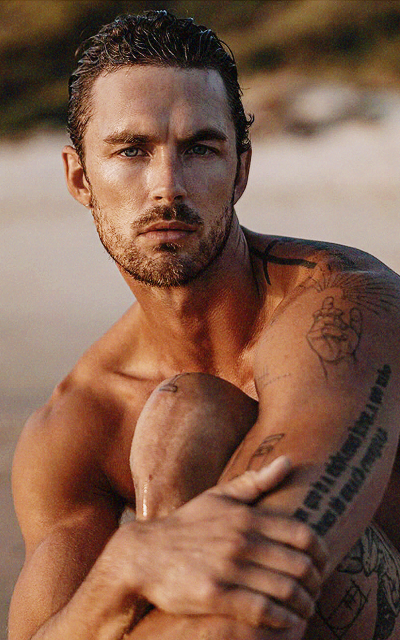 christian hogue - Page 2 CRNYJpzV_o