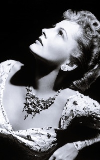 Joan Fontaine Y5LLxf0W_o