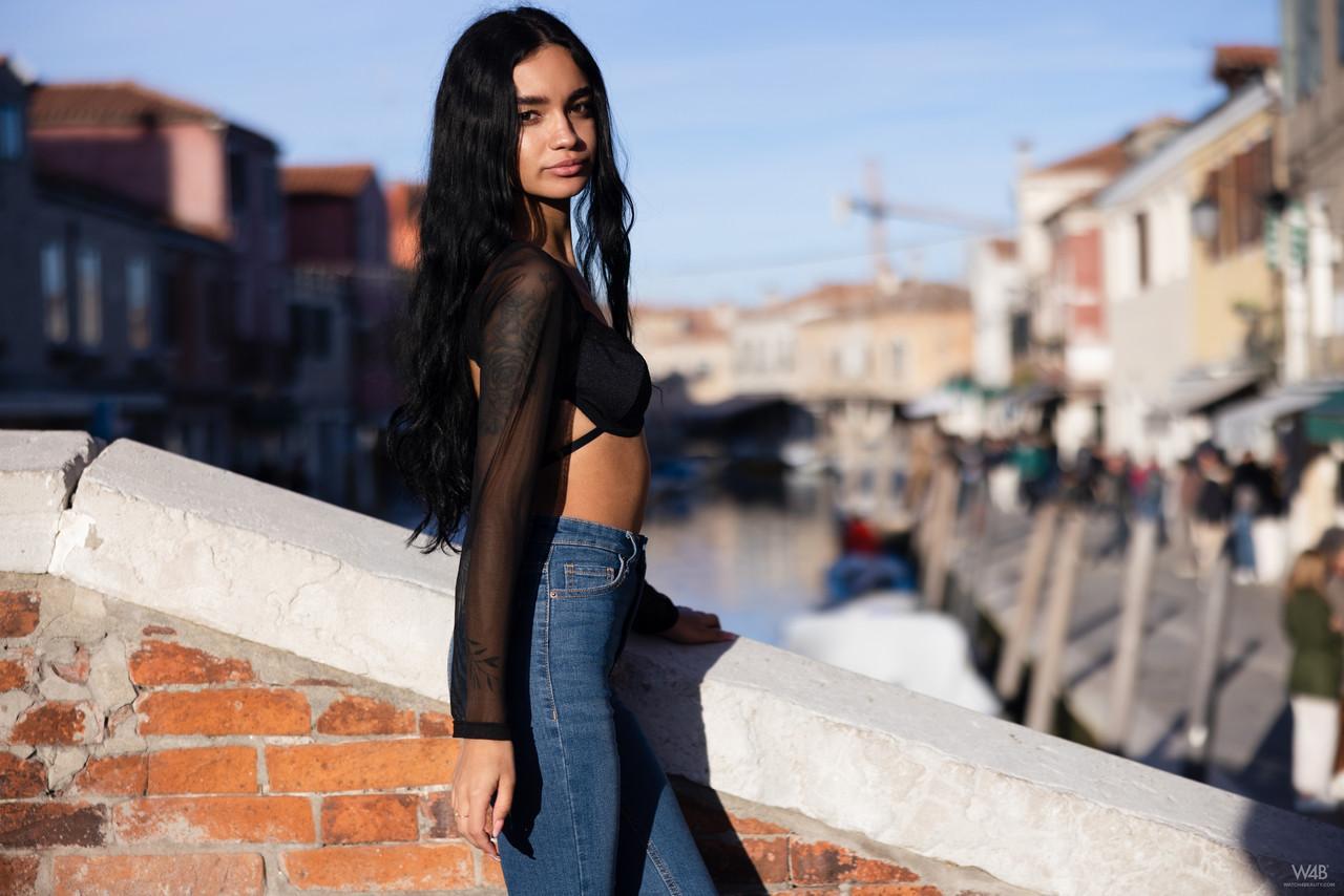 Sexy Latina teen Dulce poses in her lace bra, top and blue jeans in public(20)