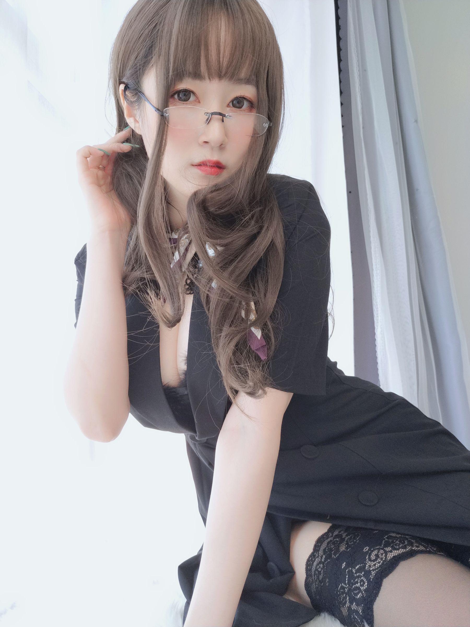 [Cosplay] Coser小姐姐白银 – OL下的内衣 写真集(50)