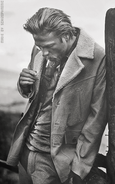 Charlie Hunnam WCv3bP7U_o