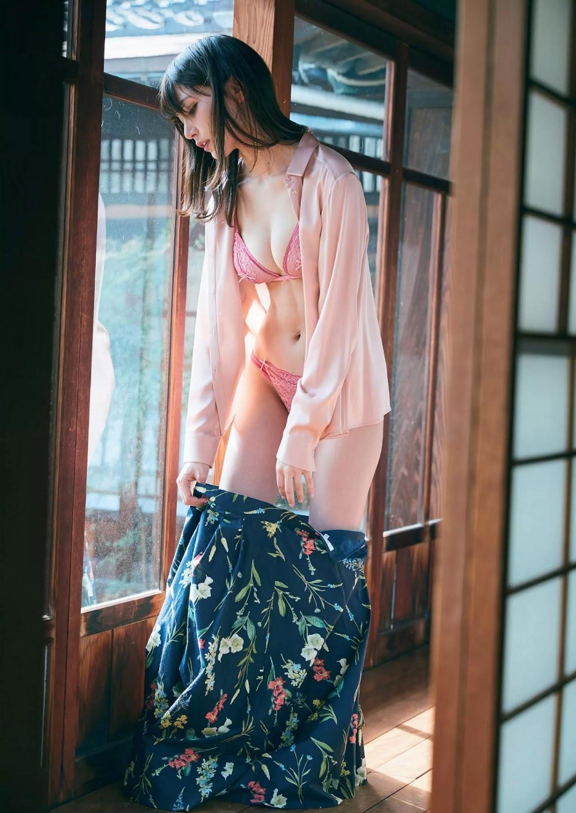 Sayaka Nitori 似鳥沙也加, Weekly Playboy 2018 No.48 (週刊プレイボーイ 2018年48号)(3)