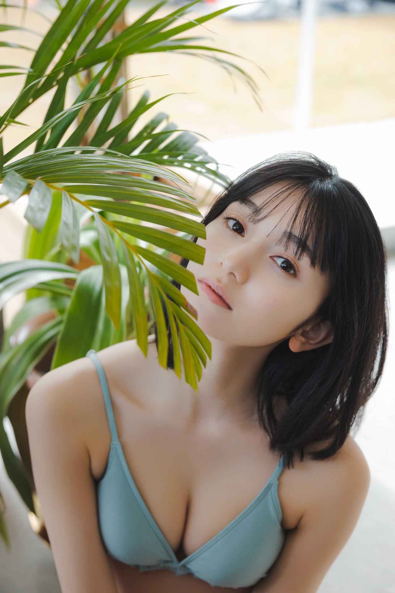 Fuuka Kumazawa 熊澤風花, ＦＲＩＤＡＹデジタル写真集 『二十歳になったから』 Set.04(13)