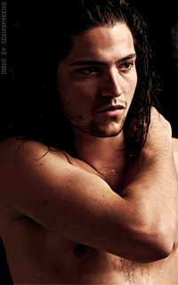 Thomas McDonell Zv9gmHQJ_o