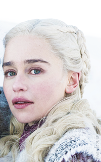 Emilia Clarke FibgtqTr_o