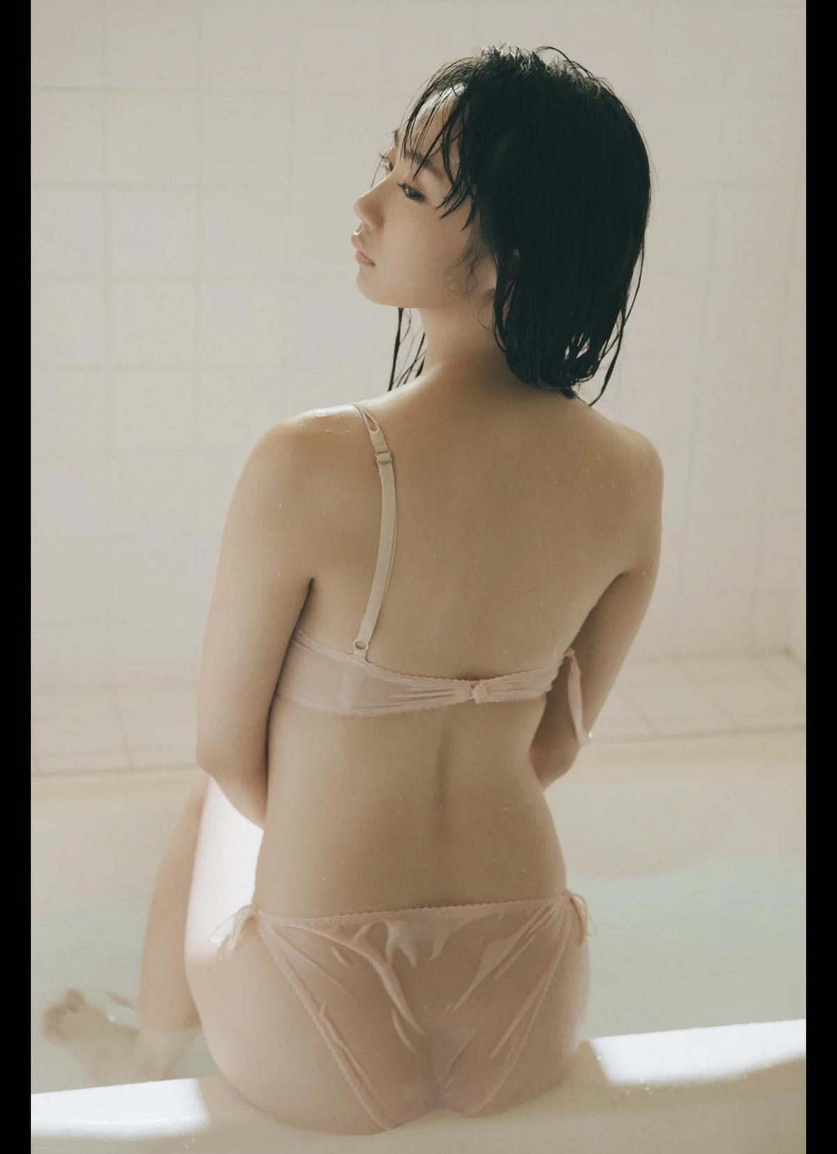 Nanako Aizawa 相沢菜々子, 写真集 サンプル版 9頭身のギャラクシー(13)