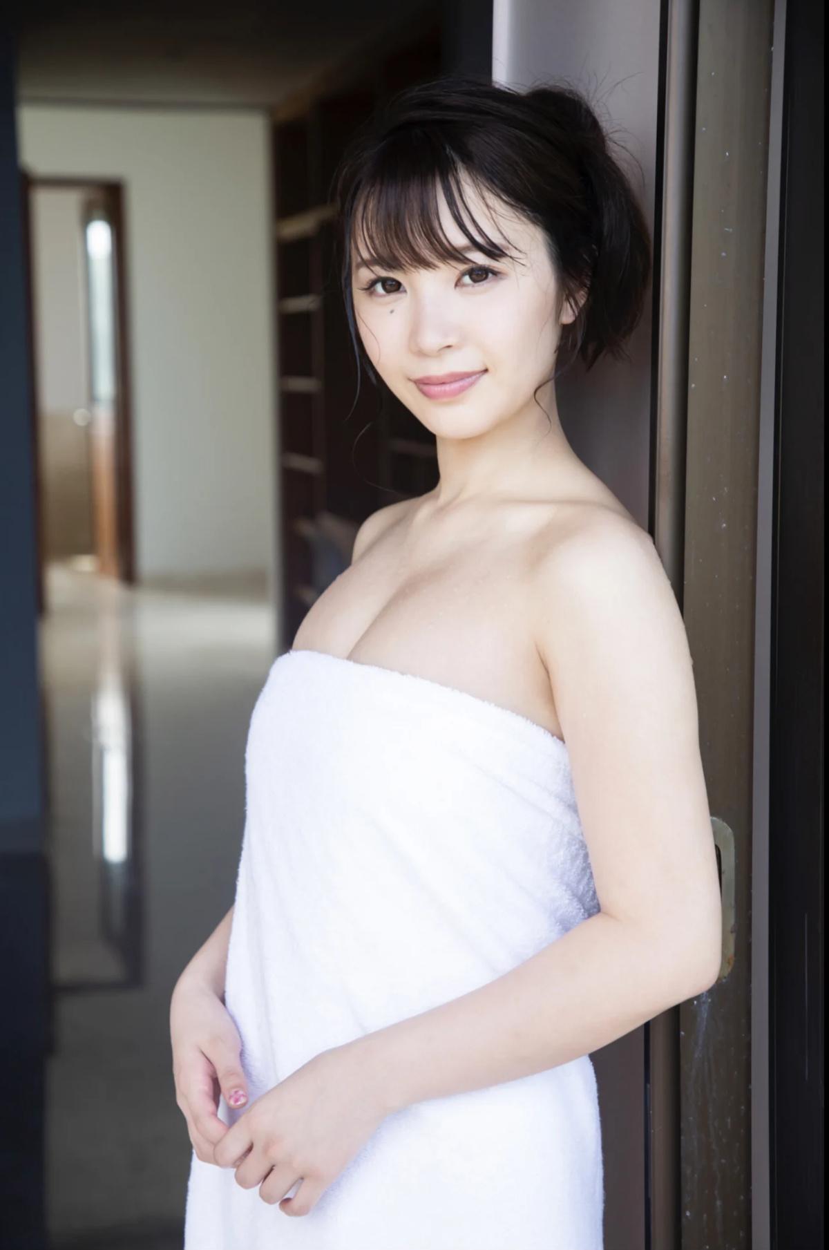Kairi 海里, ＦＲＩＤＡＹデジタル写真集 『元高級デパート受付嬢が脱いだっ』 Set.01(12)