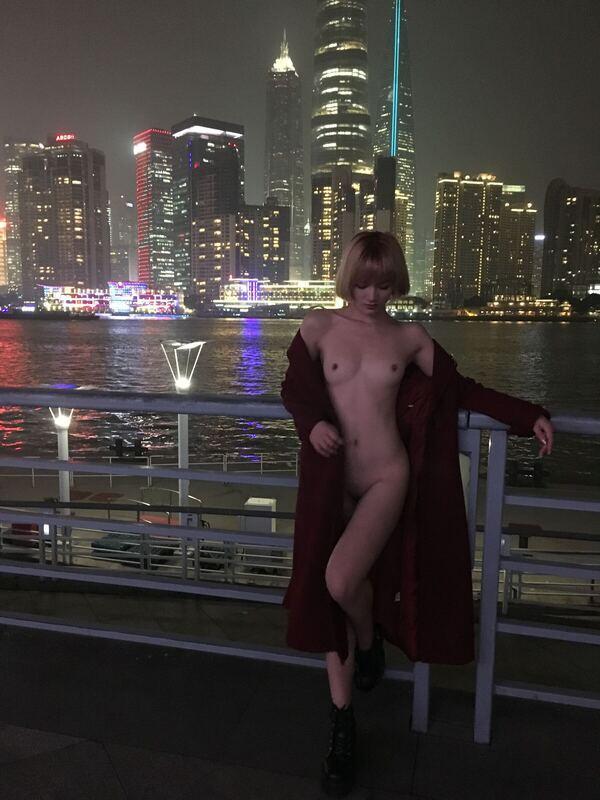 国模人体 悦爷妖精三部曲之边走边拍
