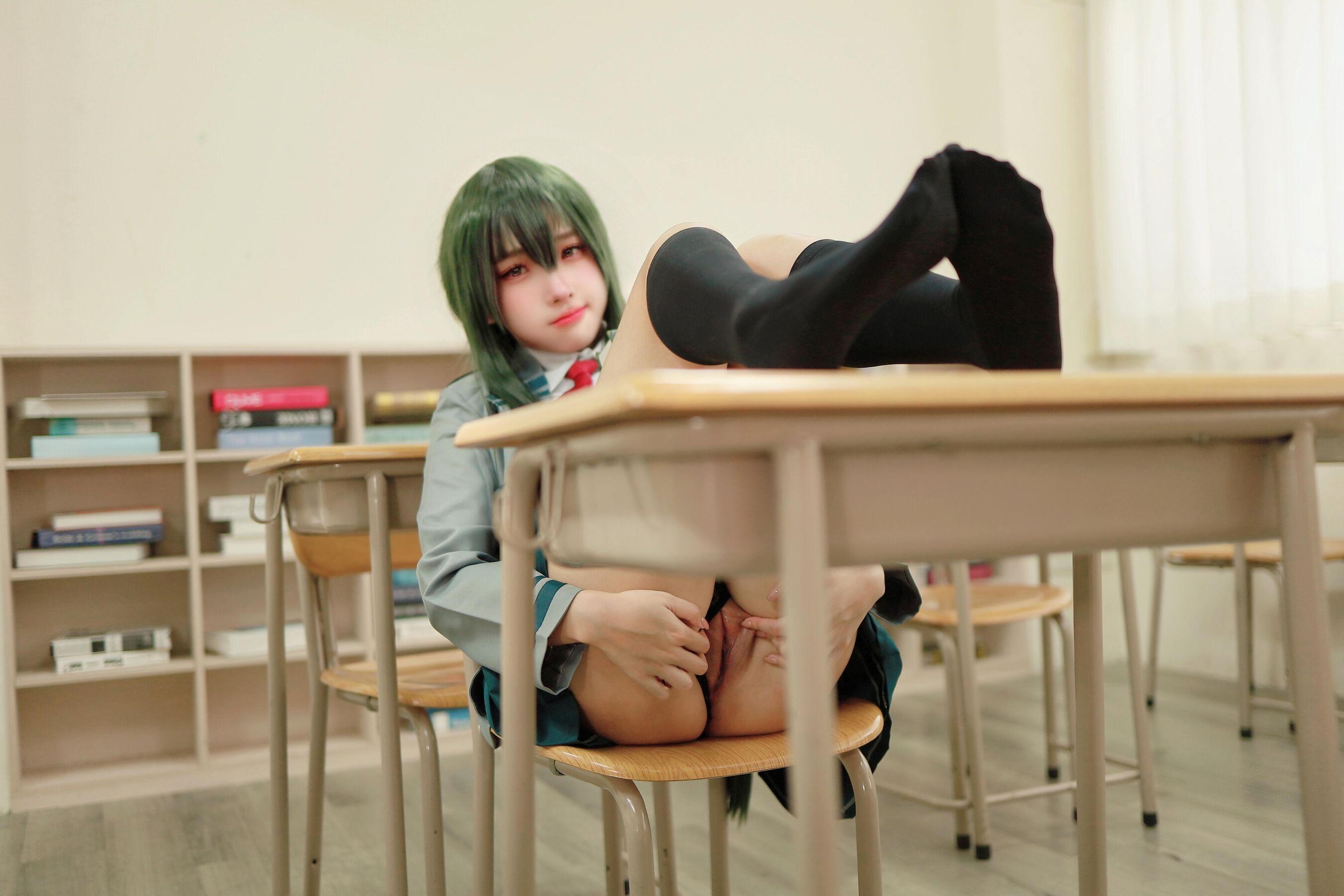 国模套图 慕慕Momo《蛙吹梅雨 学生服 Asui Tsuyu》(6)