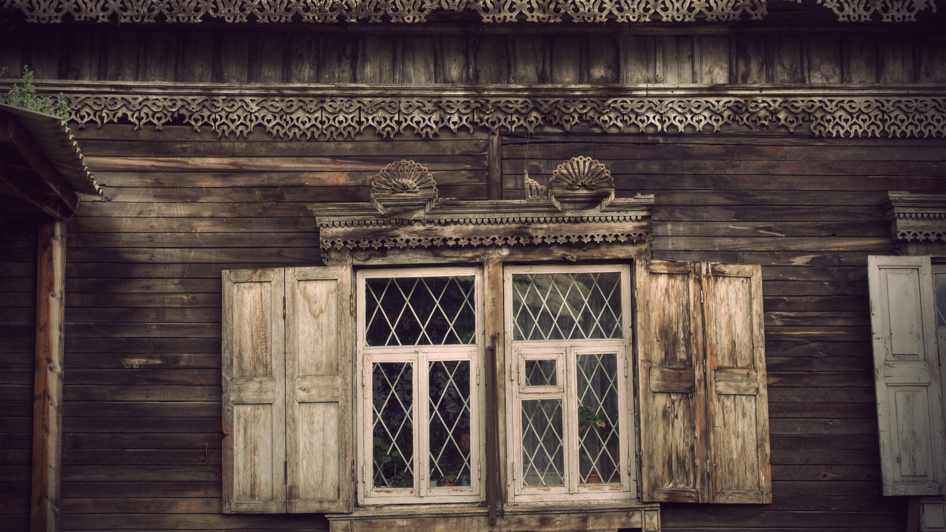 93 Siberian Wooden Houses [1920x1080]