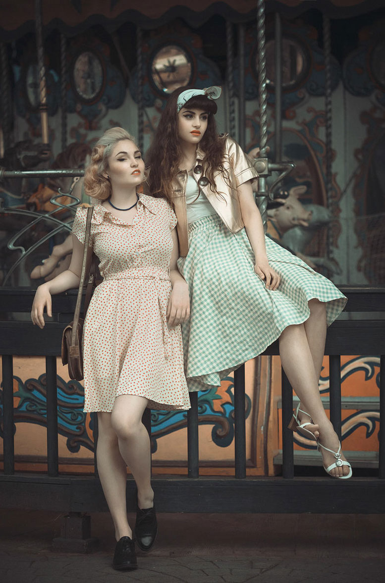 Elsa Illari, Ana del Portillo by Rebeca Saray Девушки отдыхают в парке развлечений в стиле 1950-х годов / фото 07