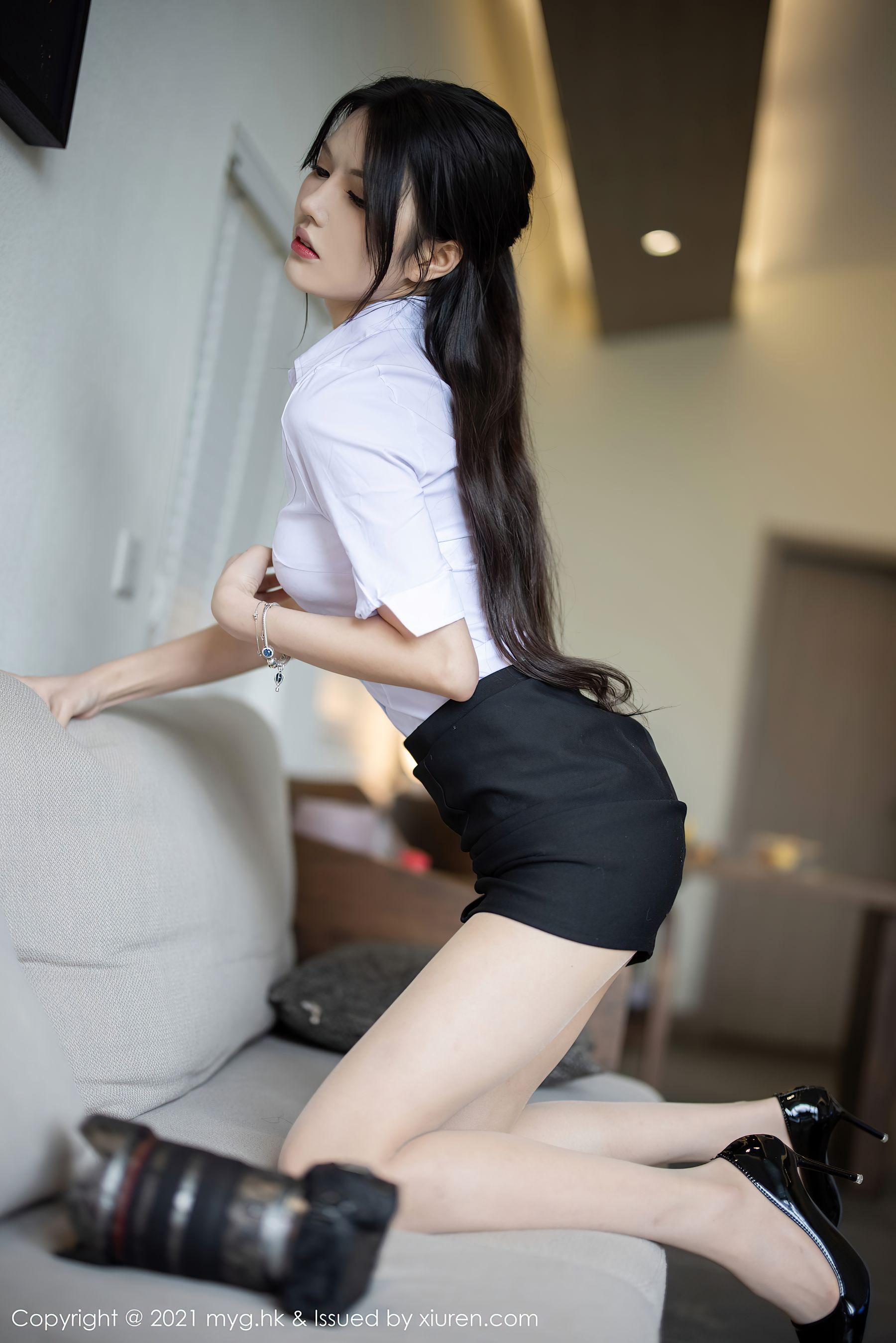 [美媛馆MyGirl] Vol.572 媛媛酱belle – 经典的白衬衫黑短裙系列(11)