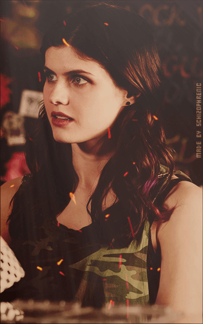 Alexandra Daddario DJwsrWJO_o