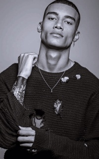 Reece King (influ) 6JEj5F7p_o