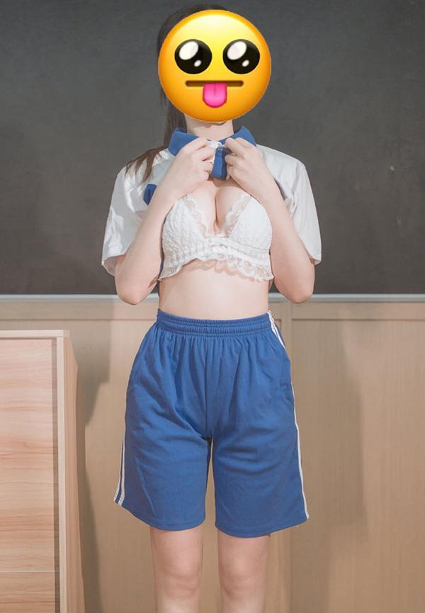 摄影师鹿初少女系列巨乳制服学妹之教室(12)