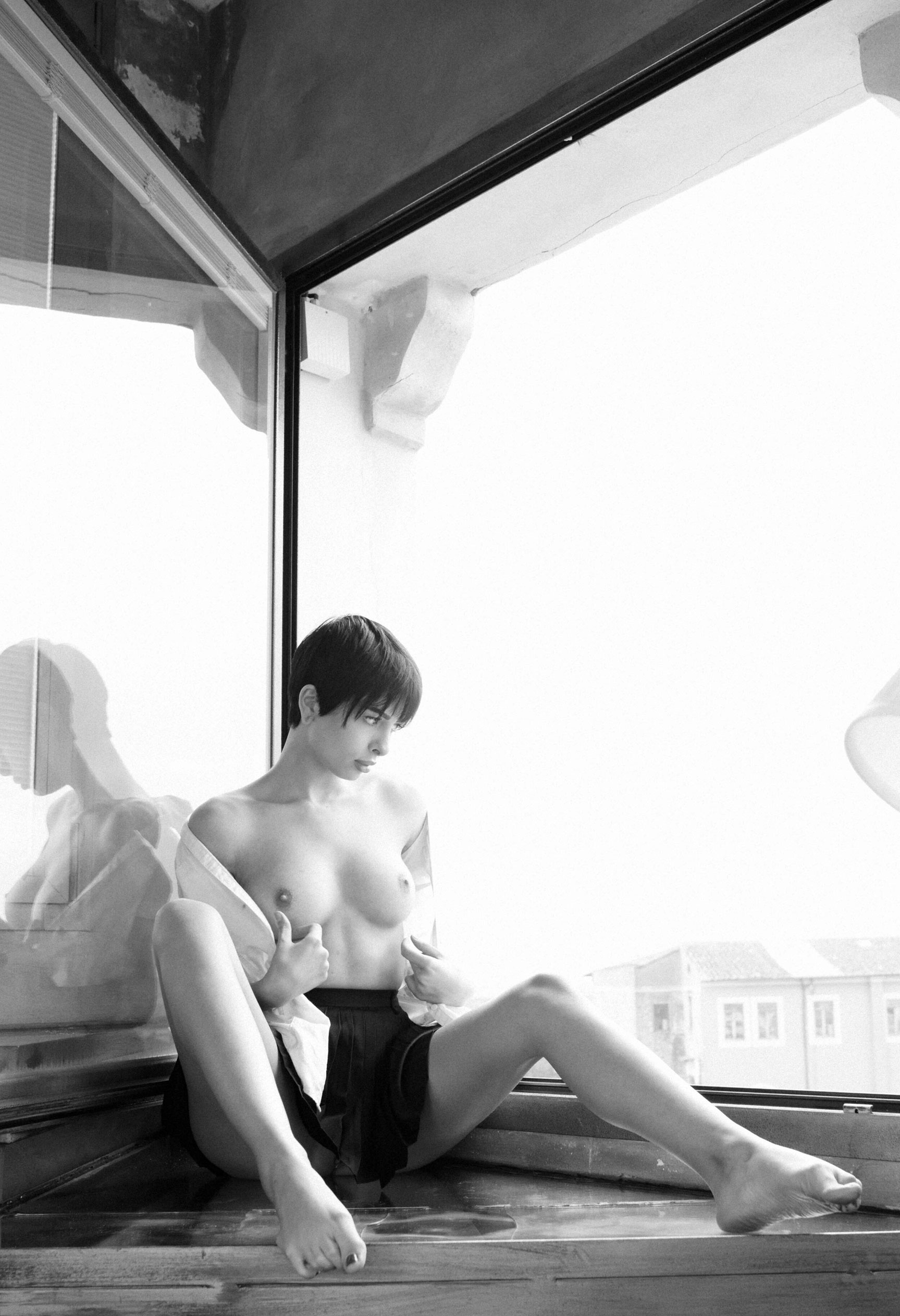 Tatiana Kapaj nude by Roberto Roto голая Таня у окна / фото 03