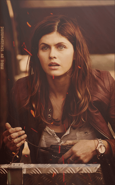 Alexandra Daddario SEPtzH6k_o