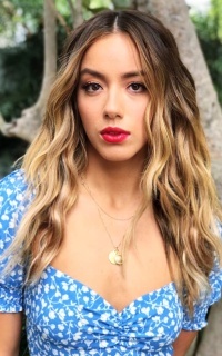 Chloe Bennet CcTPErwm_o