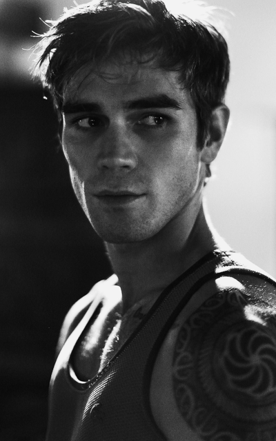 Kj Apa IXa8stoz_o