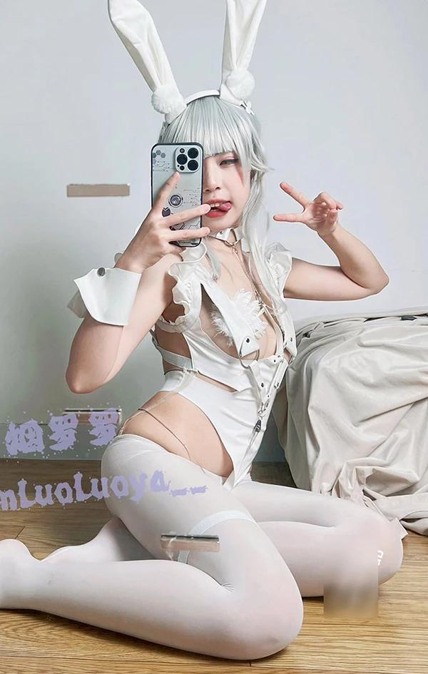 福利姬烟罗罗@yanluoluoya居家私拍尺度图2(27)