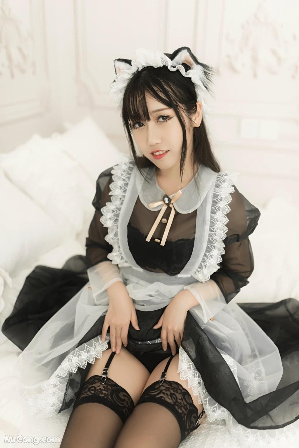 Coser@不呆猫: 透明黑丝女仆 (50 photos)