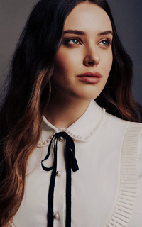 Katherine Langford HwaP097P_o