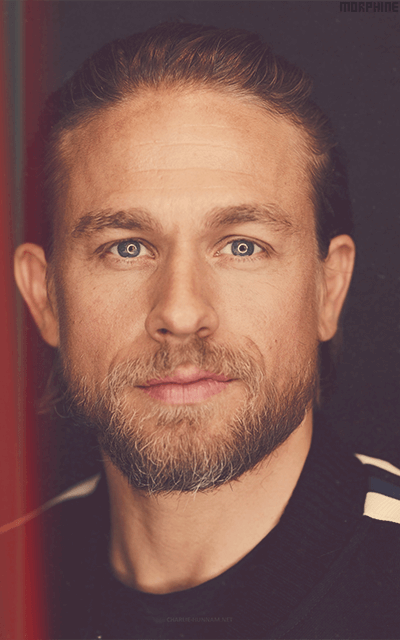 Charlie Hunnam - Page 4 T85zScFW_o