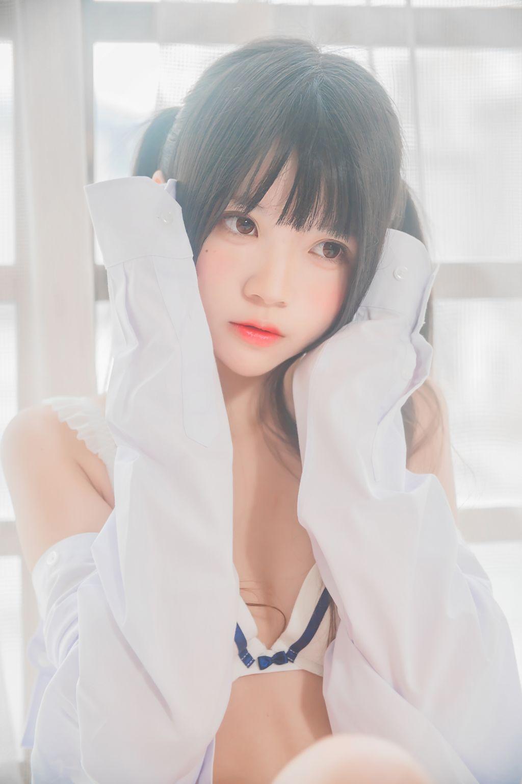 Coser @ 桜 桃 喵 Vol.073: 白 衬衫 双 马尾 (47 photos)(14)