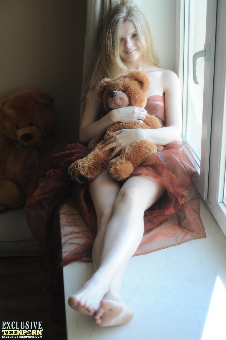 Tiny teen Kisa strikes tempting nude poses while holding a teddy bear(3)