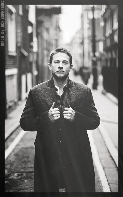 Charlie Hunnam UxgB3GgU_o