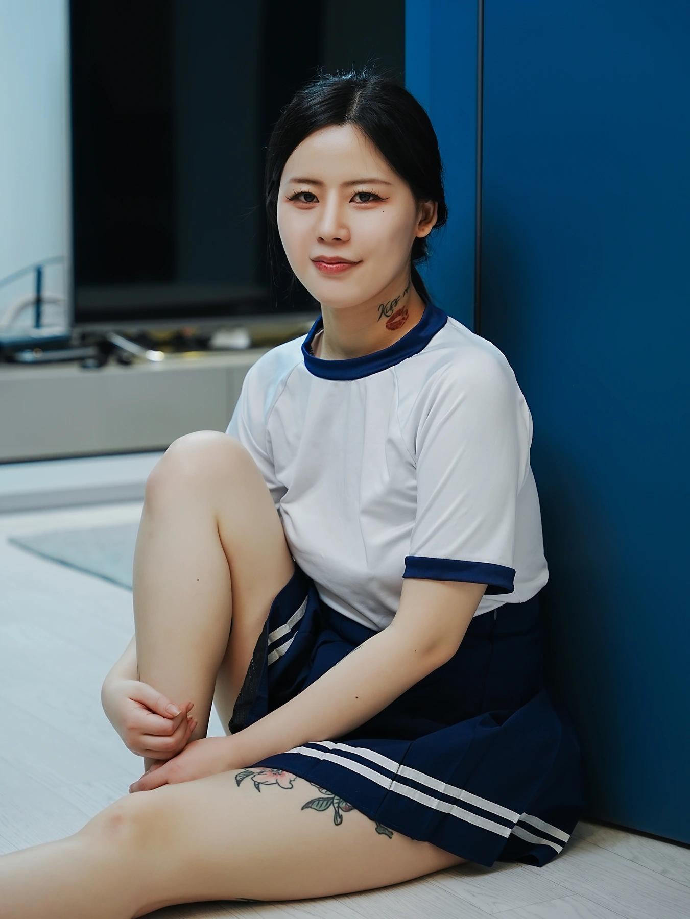 Choi Ri 최리, Photobook Vol.01 「Bloomers」 Set.01(10)