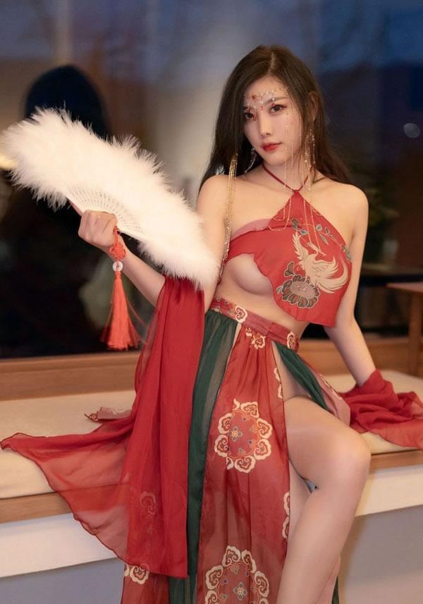 杨晨晨化身妩媚妖姬身段迷人分外妖娆(1)