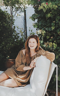 Bonnie Wright DnATW6QI_o