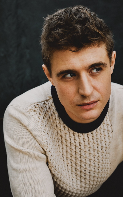 Max Irons 0kaw5yMl_o