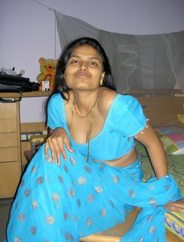 Desi housewife Aprita lets her brassiere slip while posing non nude(8)