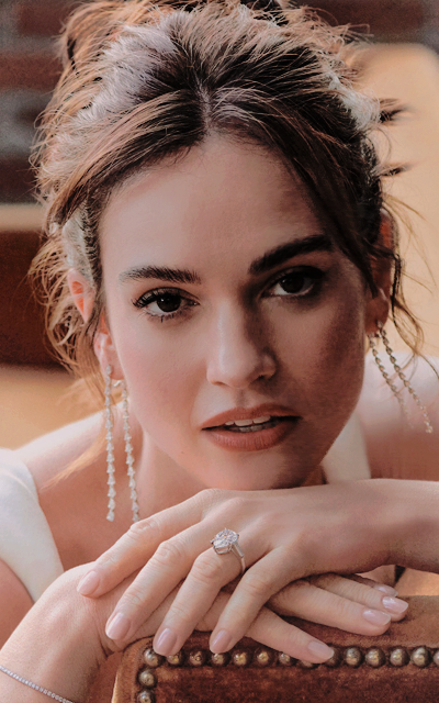 Lily James - Page 2 CSLaU8M4_o