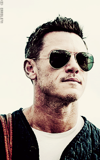 Luke Evans SnzbW24X_o