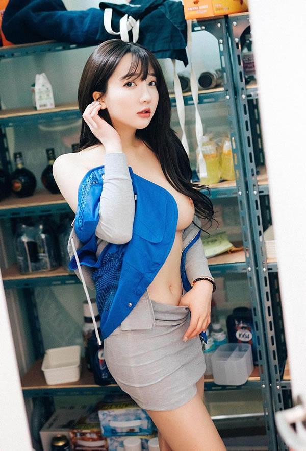 粉嫩小美女Son Ye-Eun超市工作服完美露出(30)