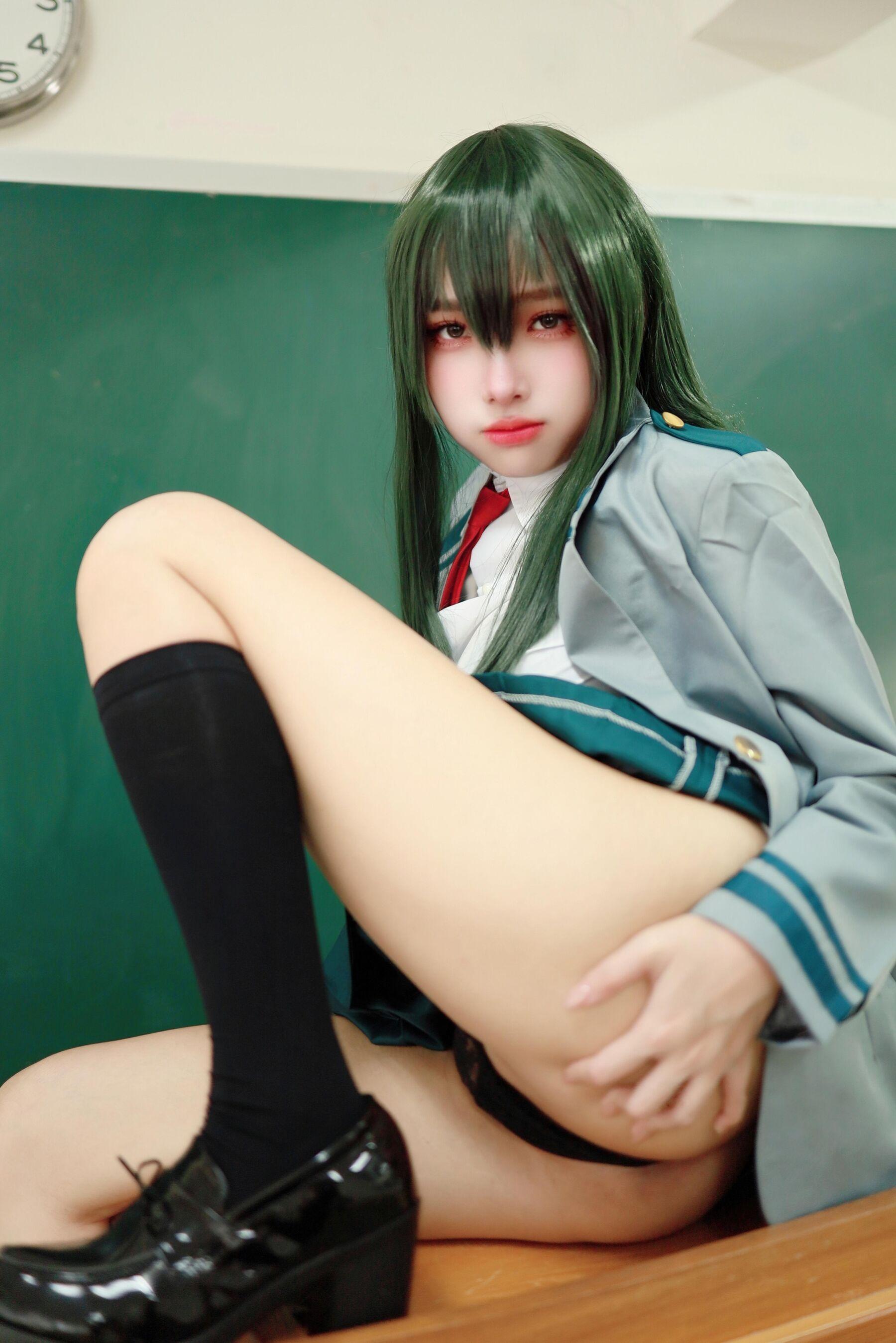 国模套图 慕慕Momo《蛙吹梅雨 学生服 Asui Tsuyu》(21)