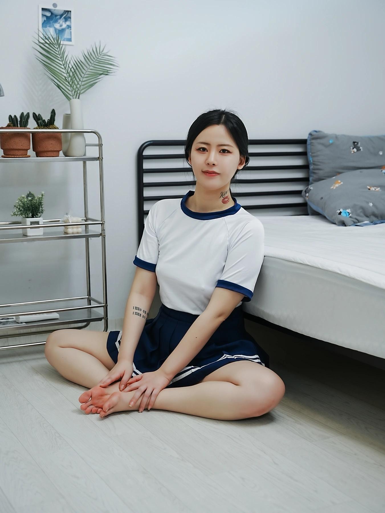 Choi Ri 최리, Photobook Vol.01 「Bloomers」 Set.01(30)