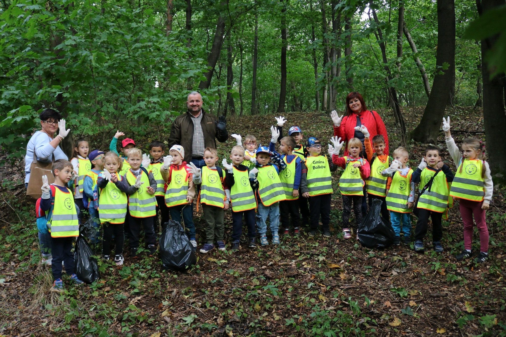 Dzieci z przedszkola na akcji #SprzątamyDlaPolski