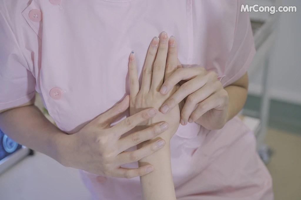Coser@云溪溪 (Yunx1x1) Vol.030: 奶桃 N47医护 (80 photos )(13)