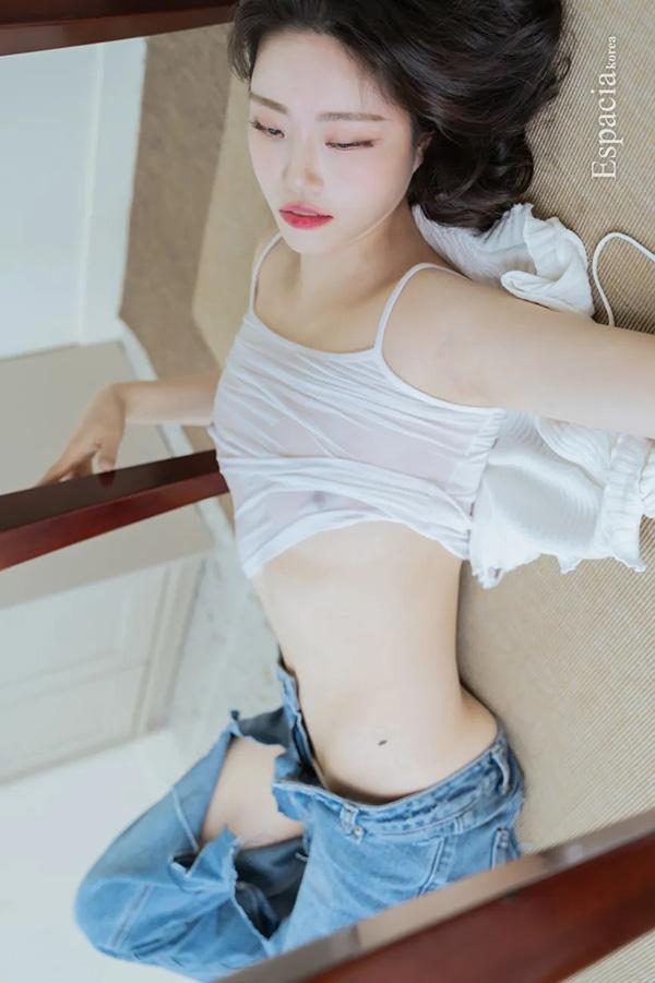 又纯又火辣的美女Yua撕裂牛皮仔两点诱惑(19)