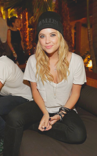 Ashley Benson UKmMaqHV_o